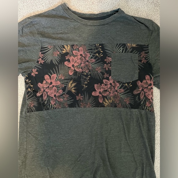 Pocket T-Shirt - Picture 2 of 3